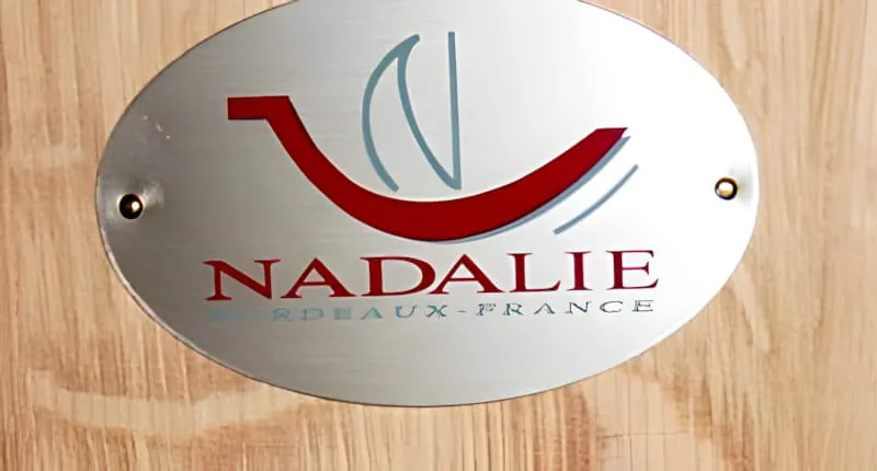法国橡木酒桶上的Nadalie制桶厂品牌牌匾